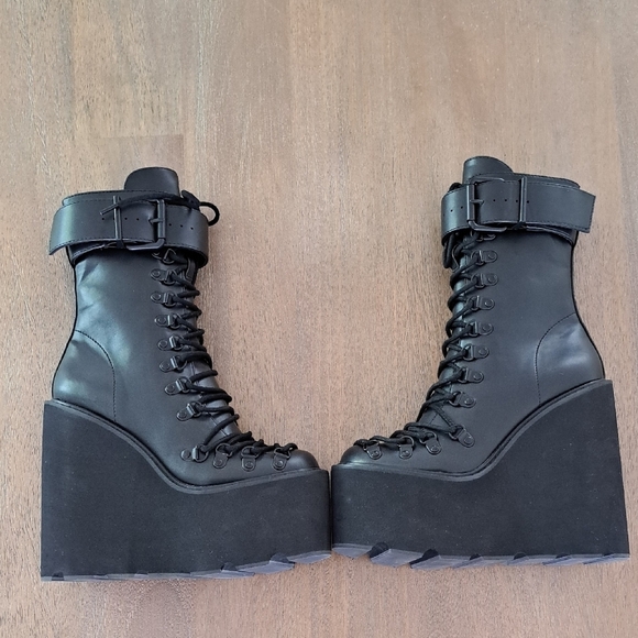 Dolls Kill Current Mood Traitor Boots - Color: Black - Size: 7 - Picture 9 of 11